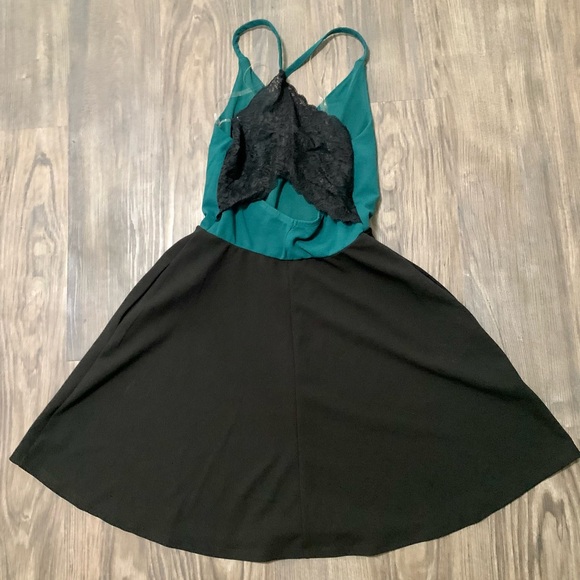 Speechless Dress with lace with pockets Size small - Picture 2 of 6